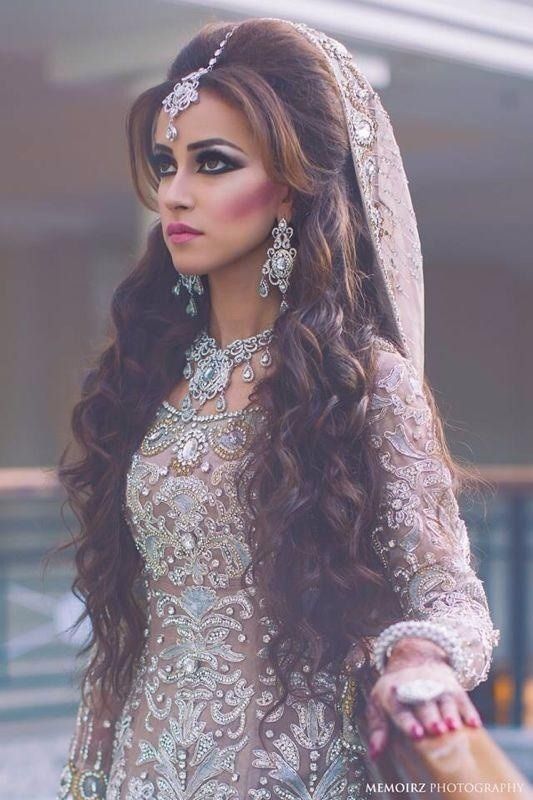 Long-Wavy-Indian-Wedding-Hairstyle-With-Headpieces
